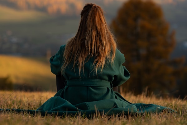 Personne sereine en pleine lumière